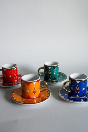 Set de 4 Pocillos con Asa y Plato l Coleccion Magicos Recuerdos